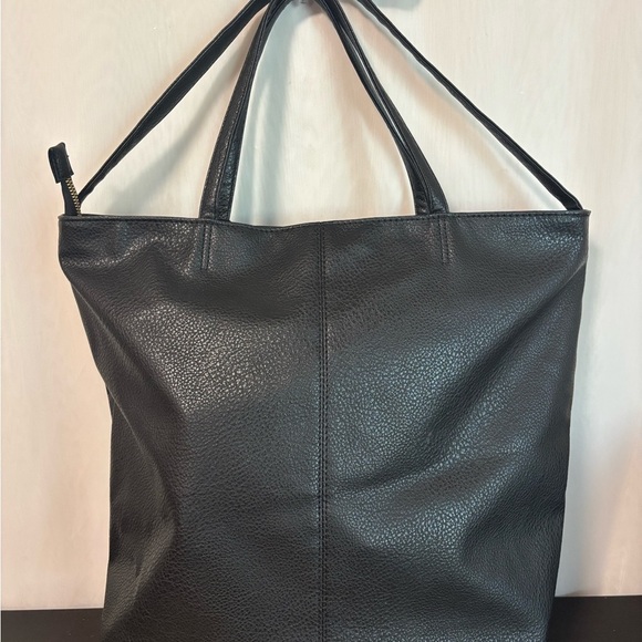 ✨NWT London Fog Laura Large Black Slouchy Tote Bag - Picture 8 of 10
